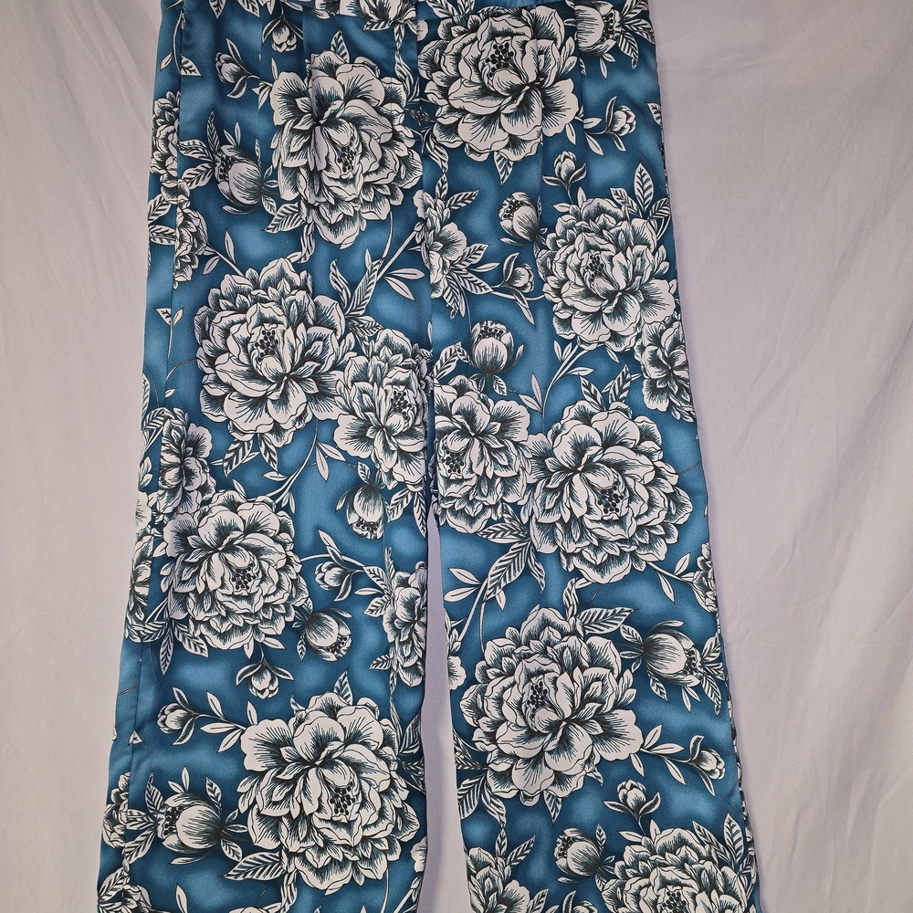 Floral Blue and White Wide Leg Pants Worthingtin Size 14 Petite 120